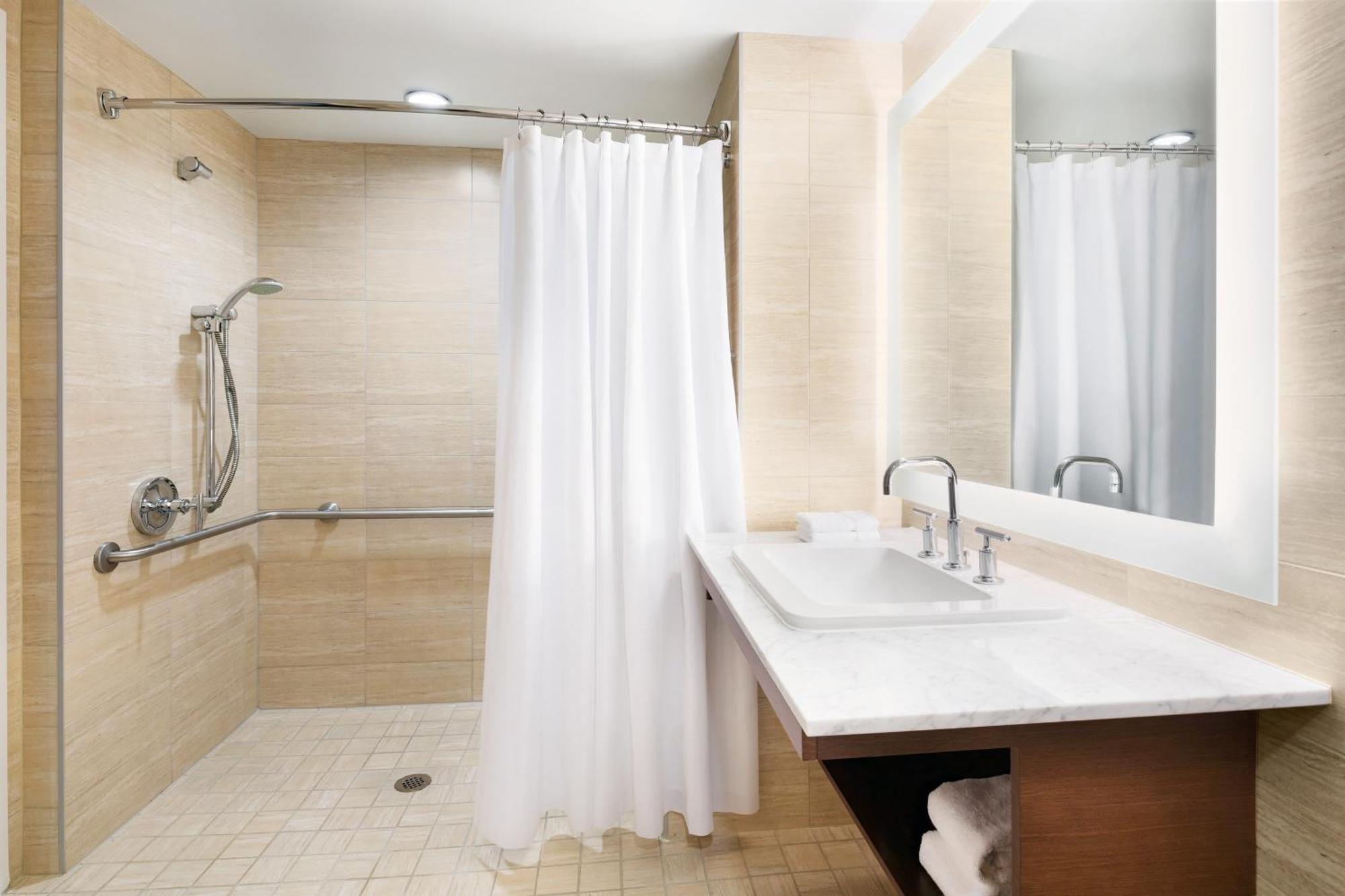 Hotel The Westin Centre, Vancouver Airport 4*